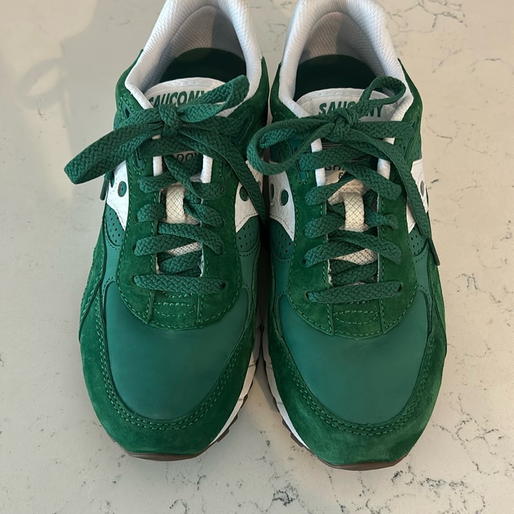 Saucony shadow 6000 only worn once. Size 6 men but fit like a 7.5 women